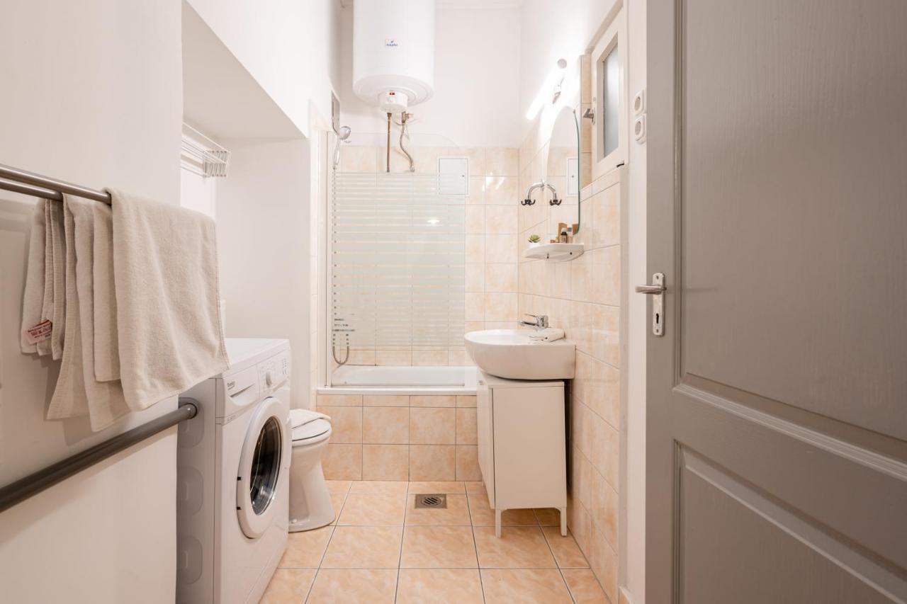 B8 - Grand Boulevard Cozy Apartment - Best Location By Bqa Budapest Luaran gambar